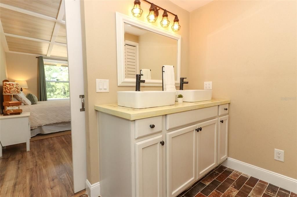 Active With Contract: $449,900 (3 beds, 2 baths, 1320 Square Feet)