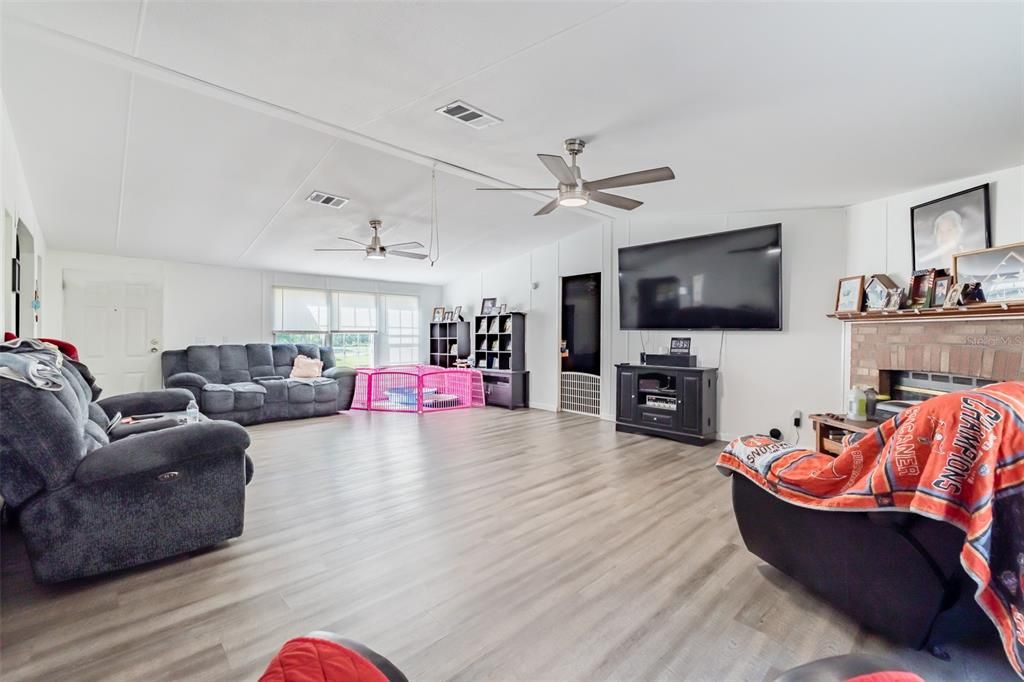 Active With Contract: $389,900 (3 beds, 2 baths, 2052 Square Feet)