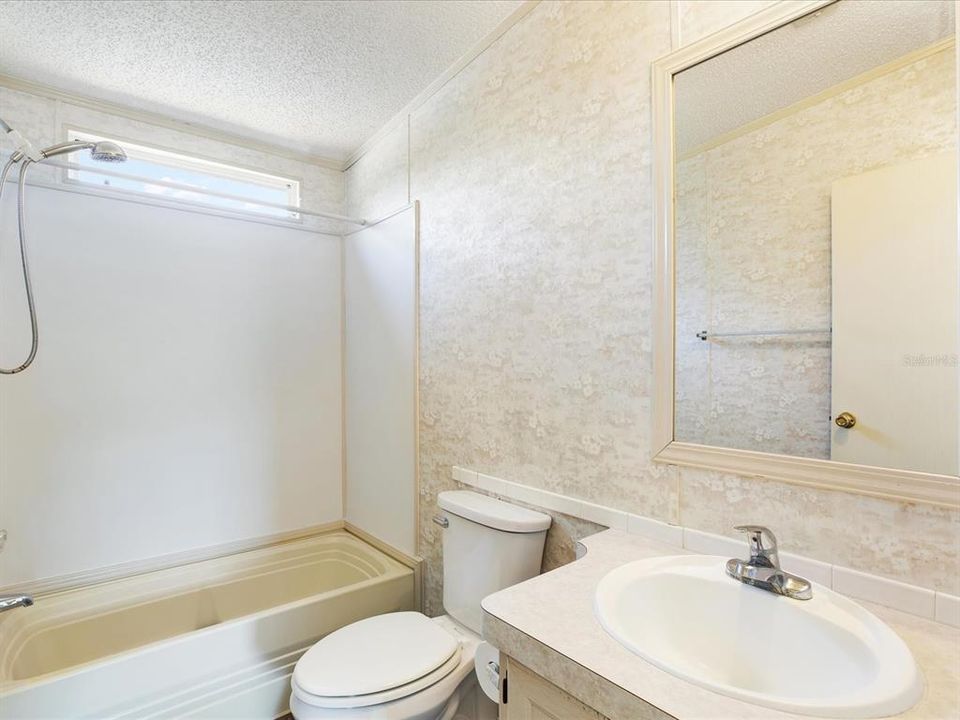 待售: $215,000 (2 贝兹, 2 浴室, 972 平方英尺)