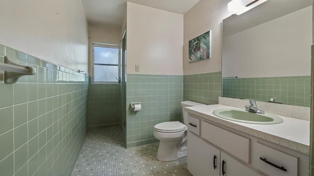 待售: $260,000 (2 贝兹, 2 浴室, 1356 平方英尺)