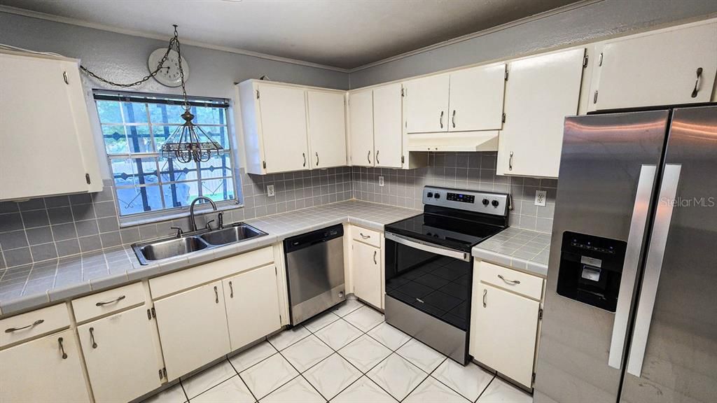 For Sale: $249,900 (3 beds, 2 baths, 1447 Square Feet)