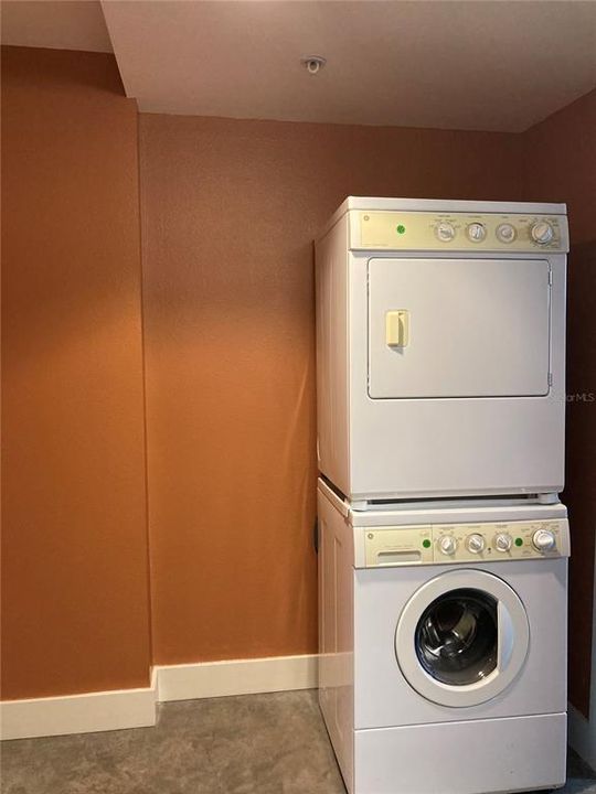 lLAUNDRY ROOM