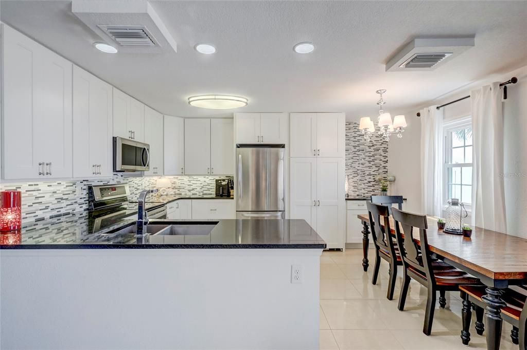 For Sale: $473,000 (2 beds, 1 baths, 825 Square Feet)