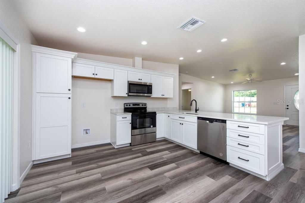 For Sale: $325,000 (4 beds, 2 baths, 1450 Square Feet)