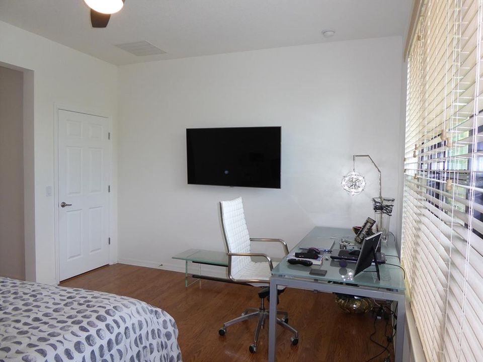 For Sale: $274,900 (2 beds, 2 baths, 1353 Square Feet)