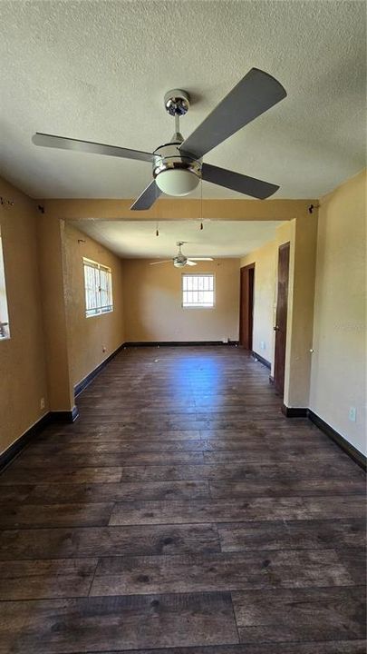 Active With Contract: $140,000 (3 beds, 1 baths, 1025 Square Feet)