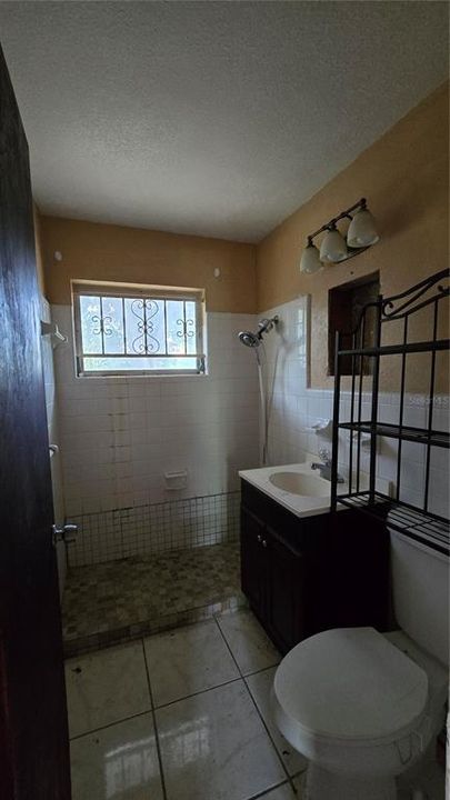 Active With Contract: $140,000 (3 beds, 1 baths, 1025 Square Feet)