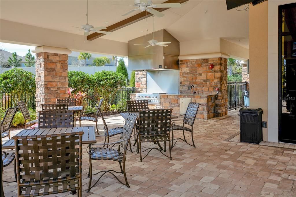 The Clubhouse Veranda Grill is available to use. The Cooking Club will enlighten your Culinary experience.