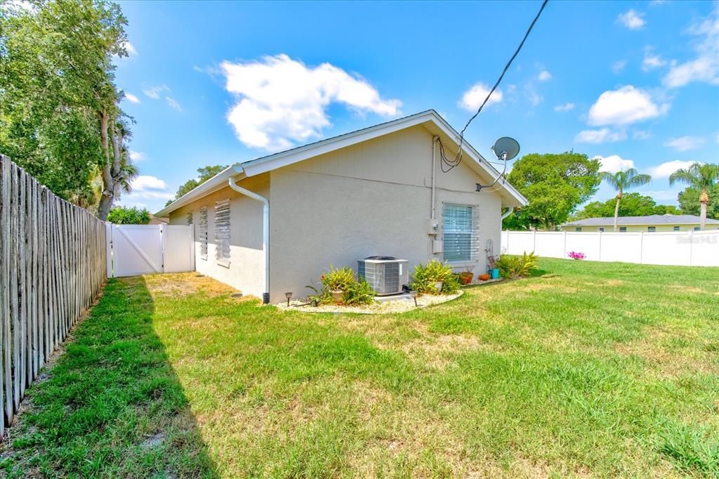 Active With Contract: $345,000 (3 beds, 2 baths, 1590 Square Feet)