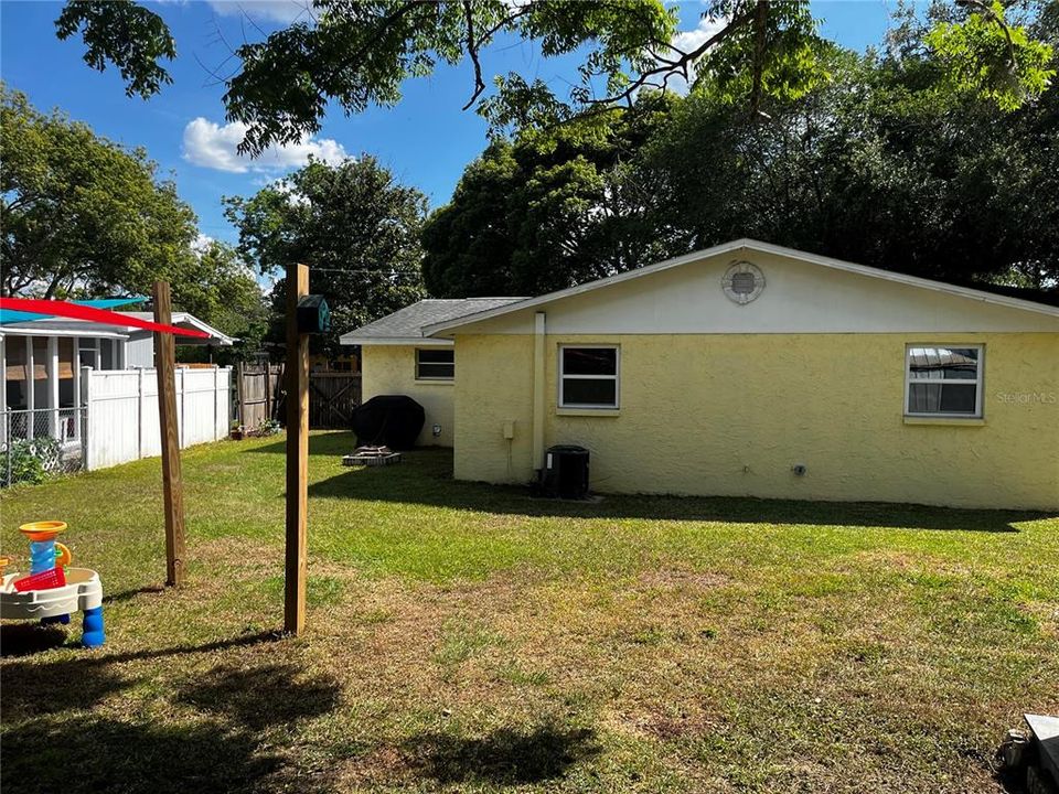 For Sale: $329,000 (3 beds, 2 baths, 1176 Square Feet)