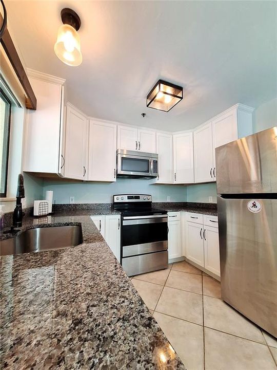 For Sale: $213,999 (2 beds, 2 baths, 1072 Square Feet)