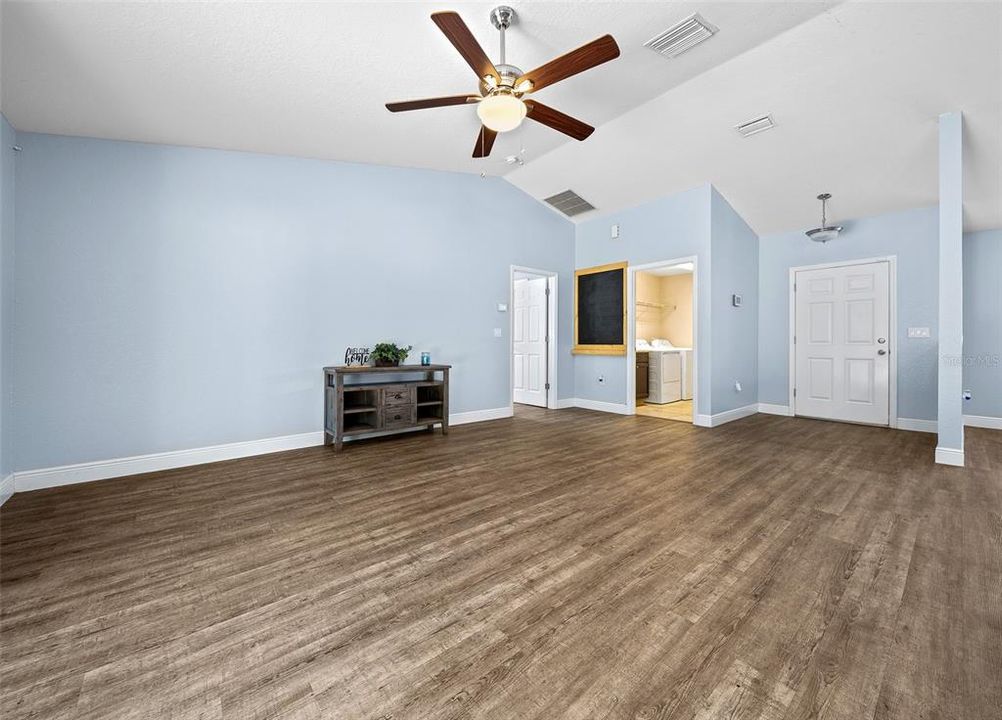 For Sale: $274,900 (3 beds, 2 baths, 1446 Square Feet)