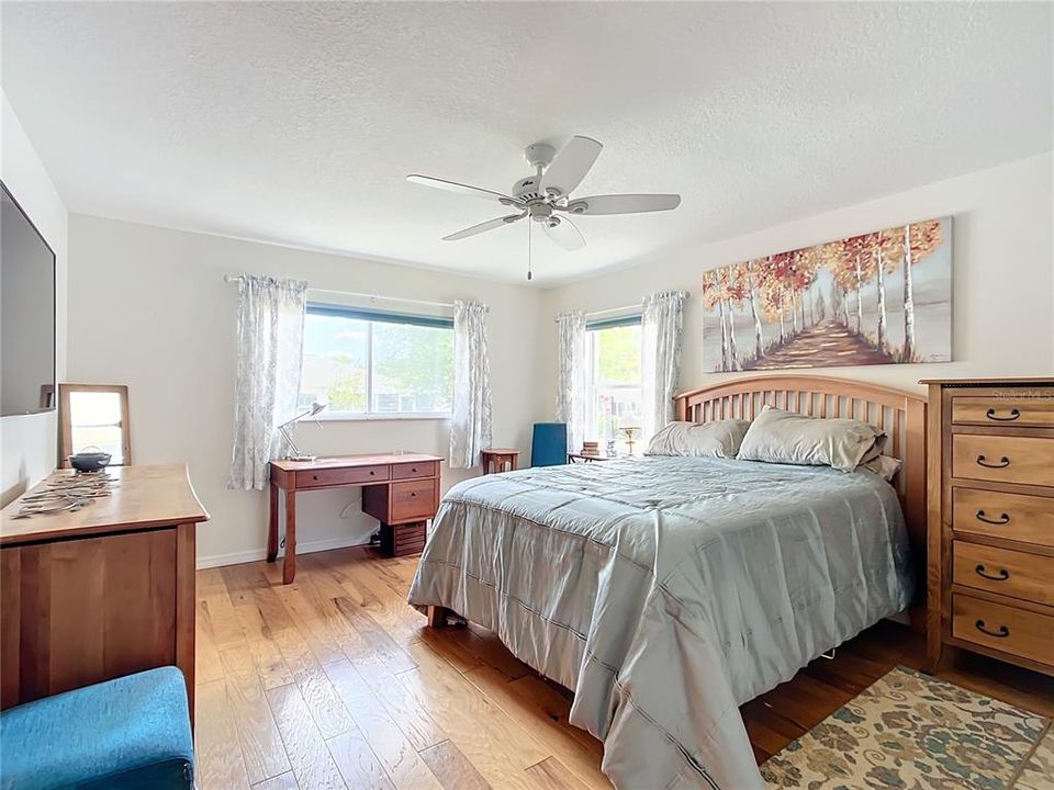 For Sale: $249,800 (2 beds, 2 baths, 1105 Square Feet)
