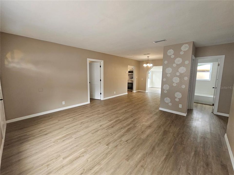 Active With Contract: $229,000 (3 beds, 1 baths, 1085 Square Feet)