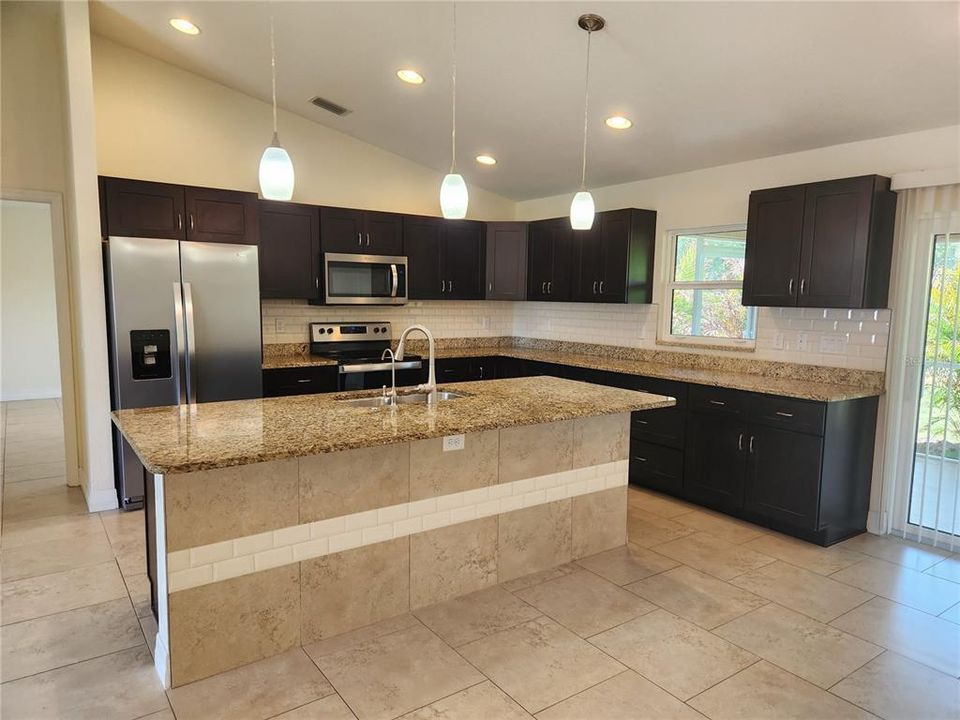 For Sale: $339,900 (3 beds, 2 baths, 1437 Square Feet)