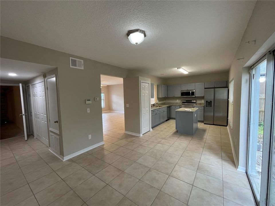 Active With Contract: $2,950 (4 beds, 2 baths, 1984 Square Feet)