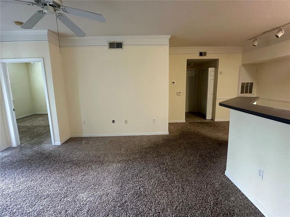 For Rent: $1,400 (1 beds, 1 baths, 816 Square Feet)