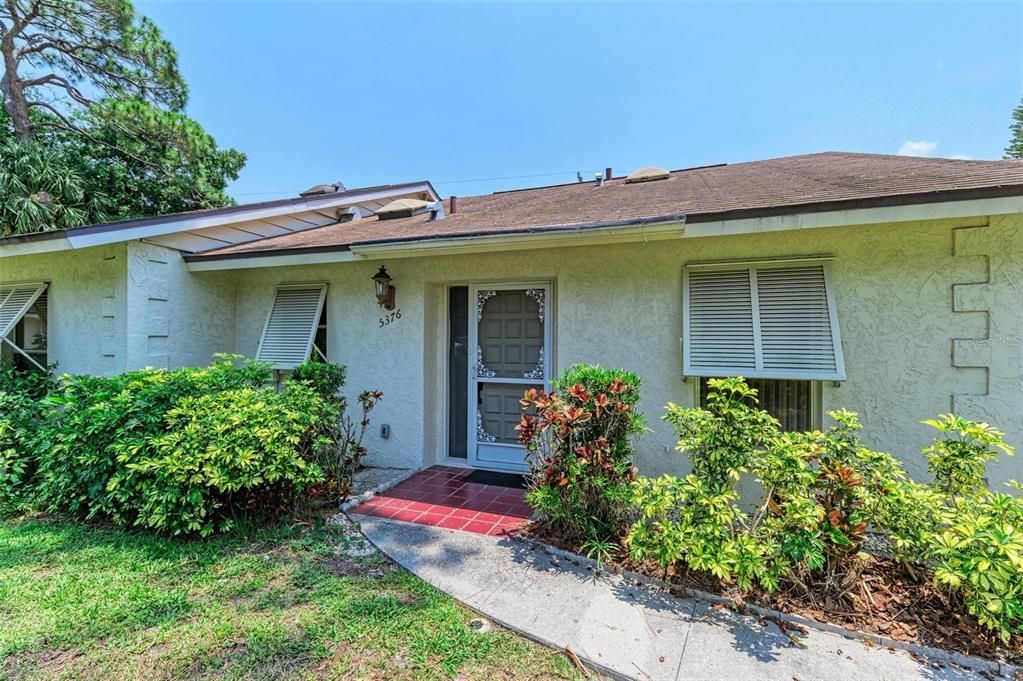 For Sale: $199,900 (2 beds, 2 baths, 930 Square Feet)