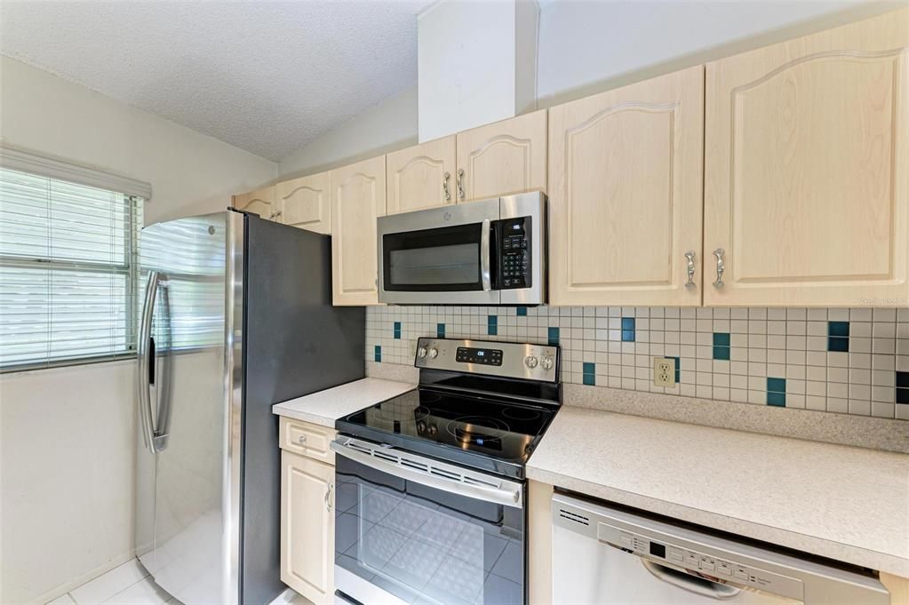 For Sale: $199,900 (2 beds, 2 baths, 930 Square Feet)