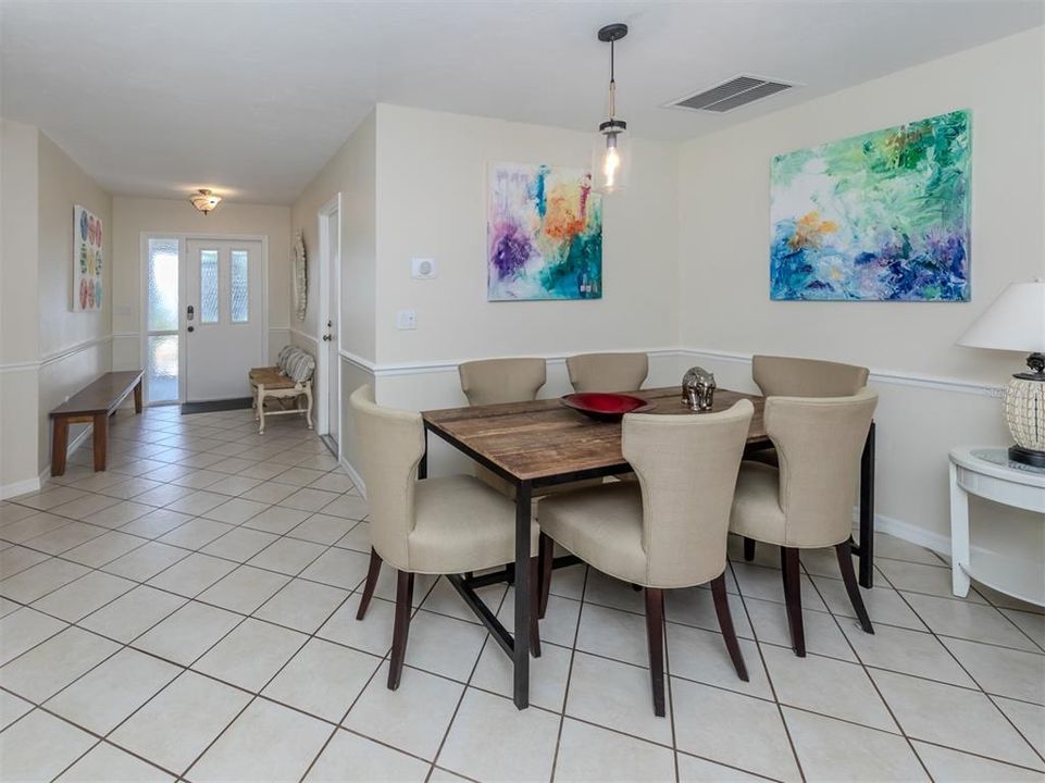 Active With Contract: $424,000 (2 beds, 2 baths, 1388 Square Feet)
