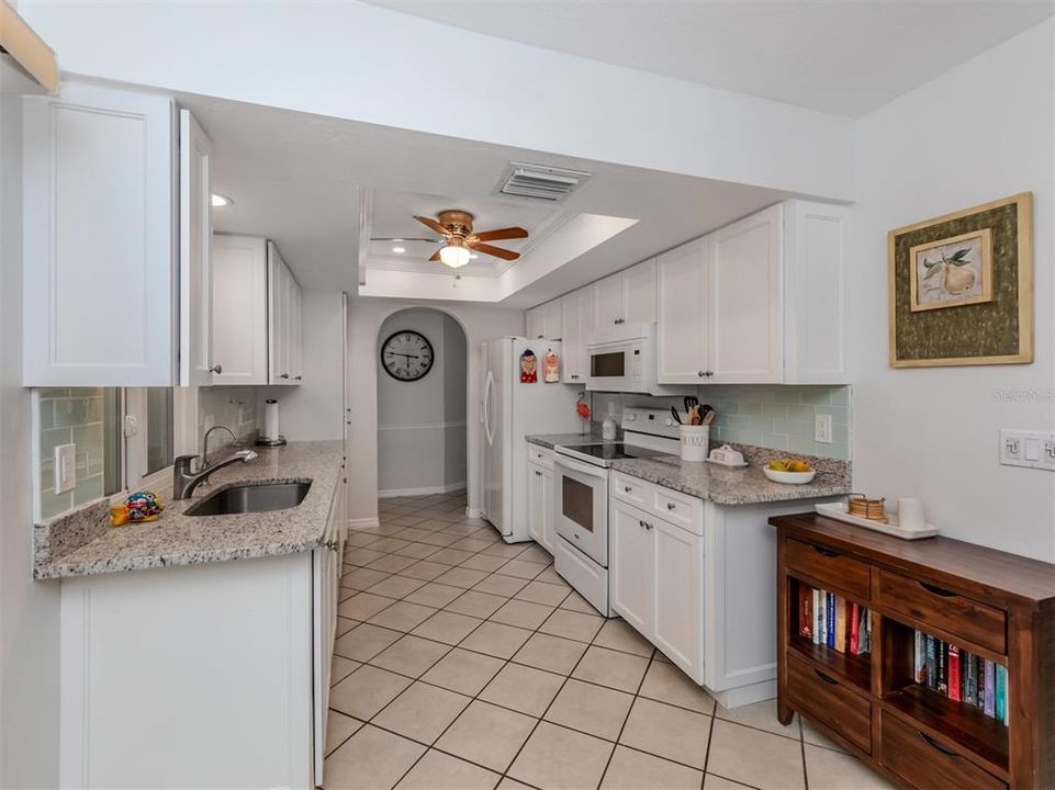 Active With Contract: $424,000 (2 beds, 2 baths, 1388 Square Feet)