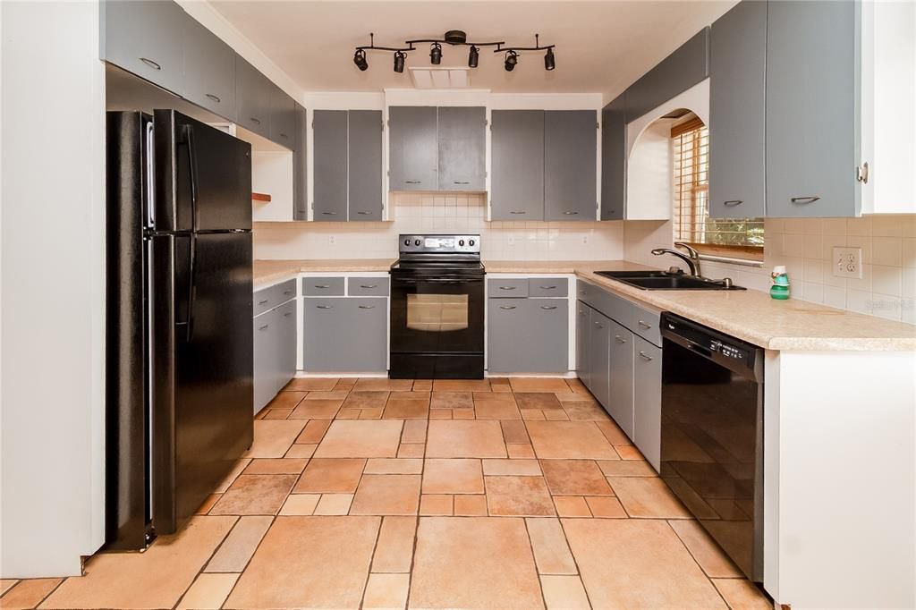 For Rent: $2,690 (3 beds, 2 baths, 2881 Square Feet)