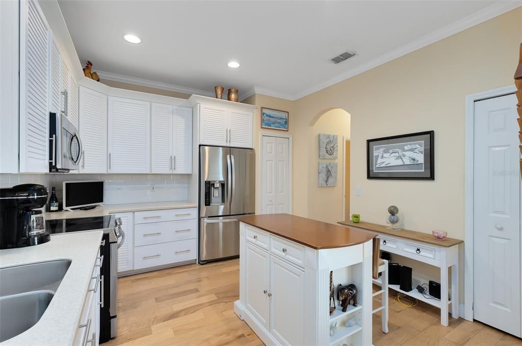 Active With Contract: $393,000 (3 beds, 2 baths, 1556 Square Feet)