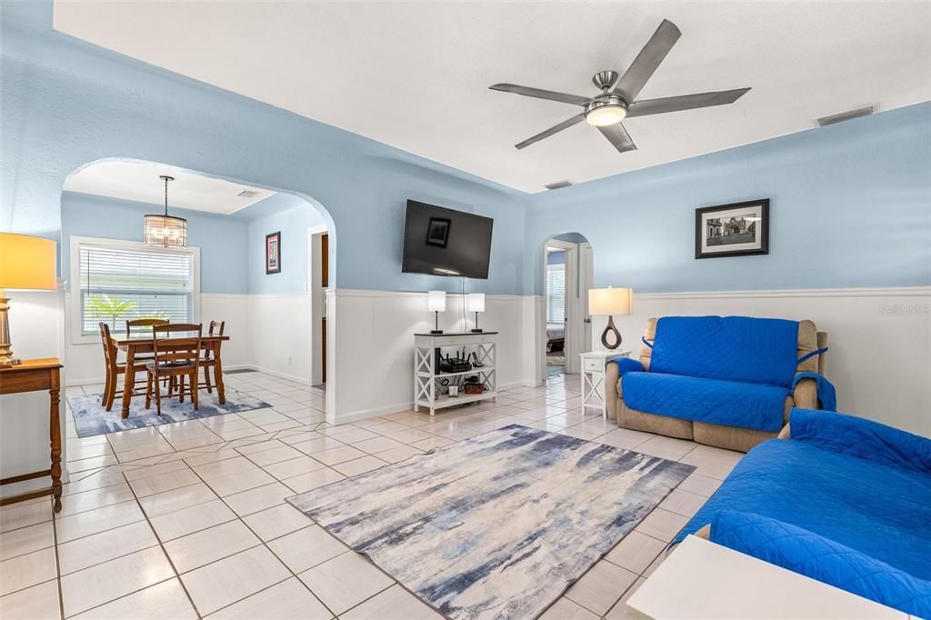 For Sale: $475,000 (3 beds, 2 baths, 1393 Square Feet)