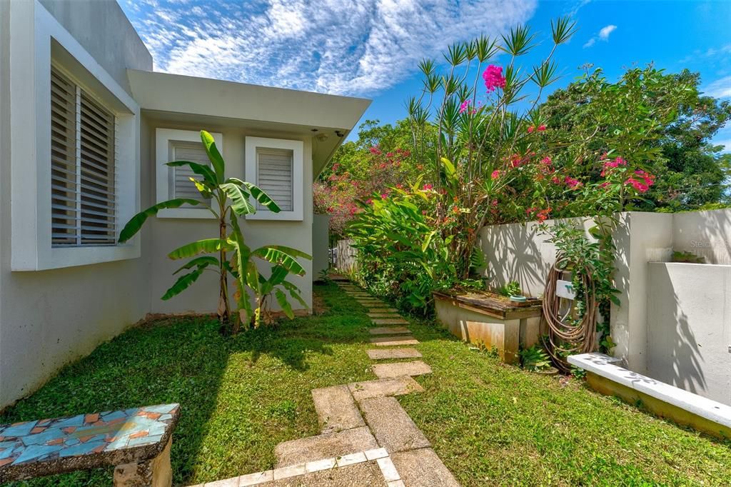 Vendido Recientemente: $725,000 (5 camas, 4 baños, 0 Pies cuadrados)