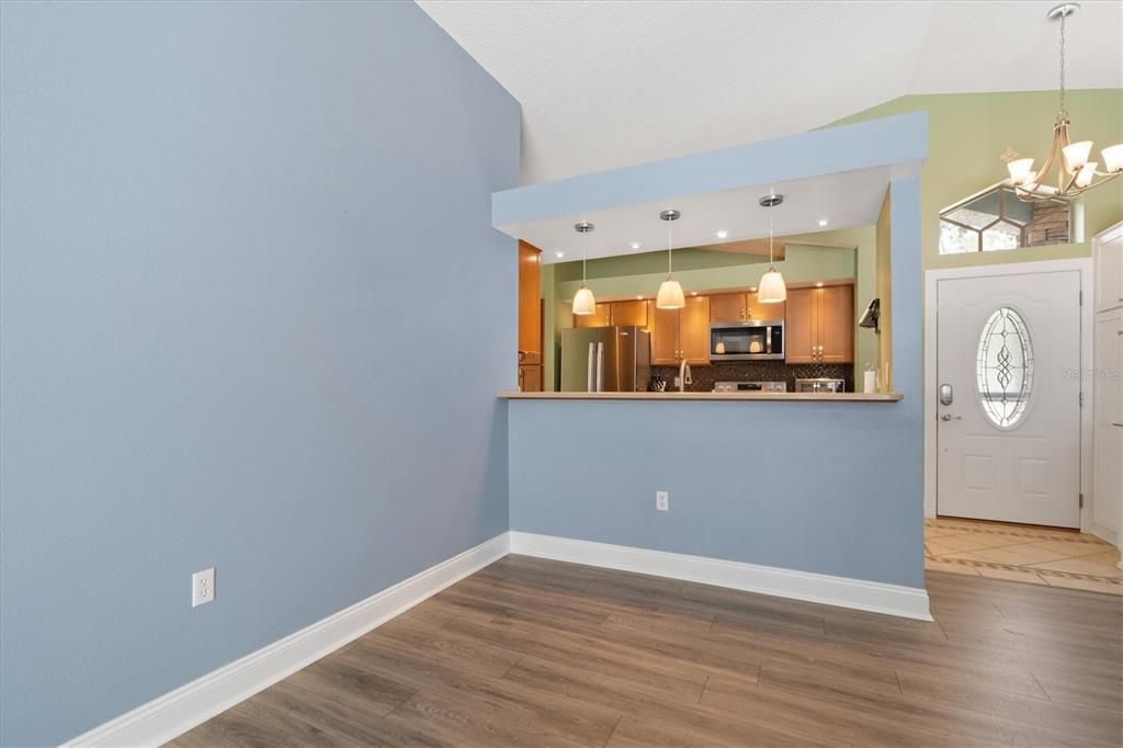 Active With Contract: $383,000 (3 beds, 2 baths, 1561 Square Feet)