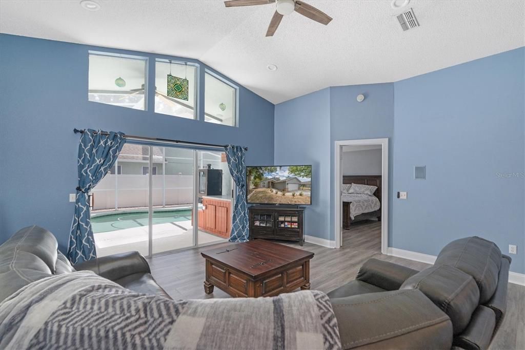 Active With Contract: $383,000 (3 beds, 2 baths, 1561 Square Feet)