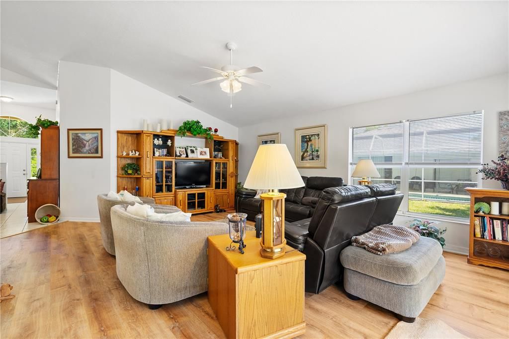 For Sale: $369,900 (3 beds, 2 baths, 1750 Square Feet)
