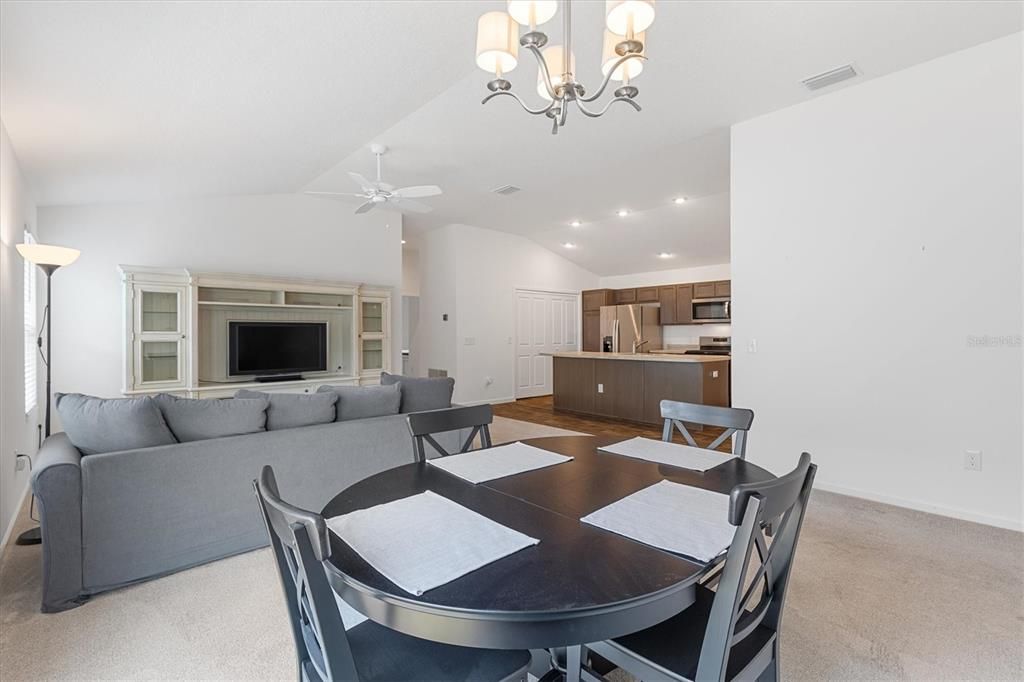 For Sale: $343,900 (3 beds, 2 baths, 1426 Square Feet)