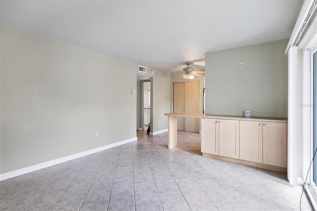 Active With Contract: $175,000 (1 beds, 1 baths, 552 Square Feet)