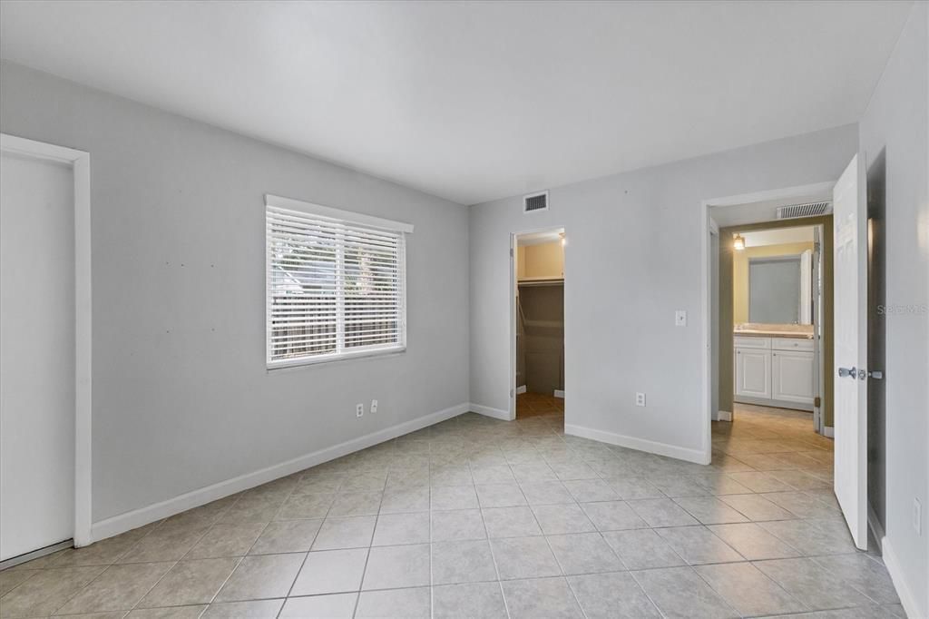 Active With Contract: $175,000 (1 beds, 1 baths, 552 Square Feet)