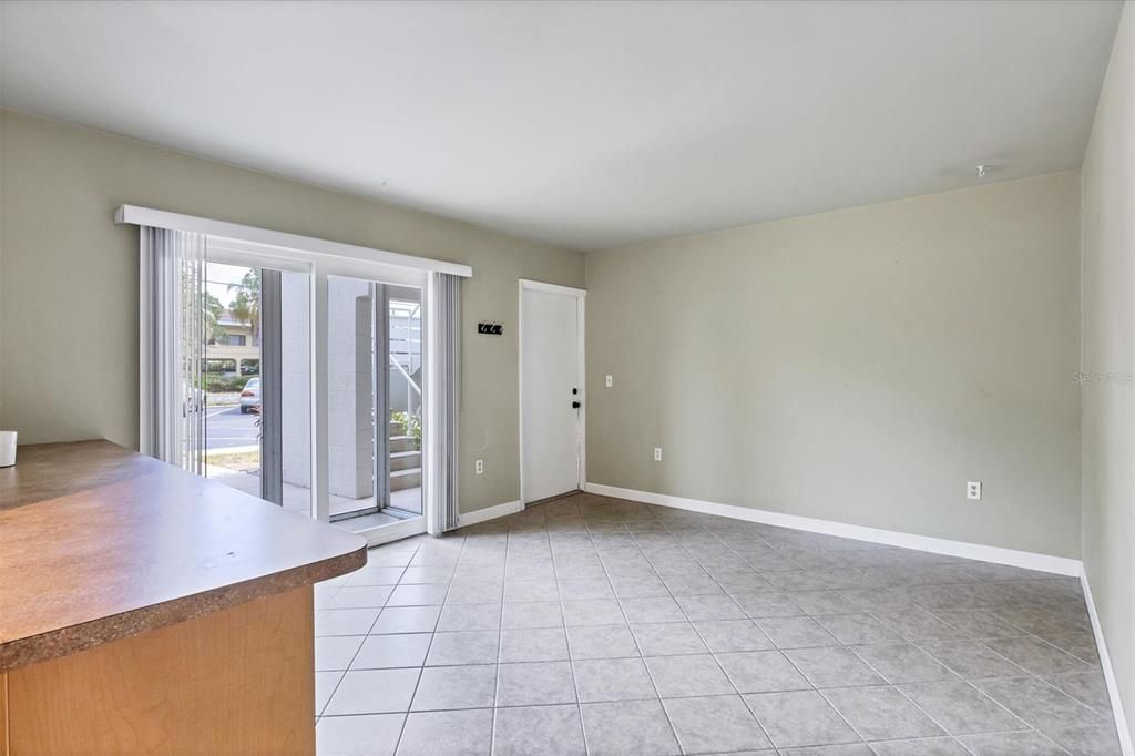 Active With Contract: $175,000 (1 beds, 1 baths, 552 Square Feet)