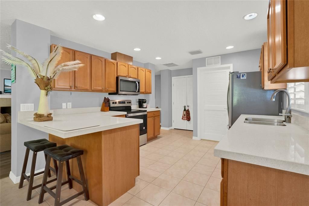 For Sale: $339,900 (2 beds, 2 baths, 1524 Square Feet)
