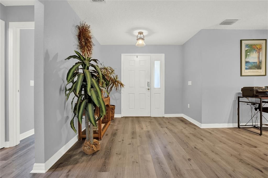 For Sale: $339,900 (2 beds, 2 baths, 1524 Square Feet)