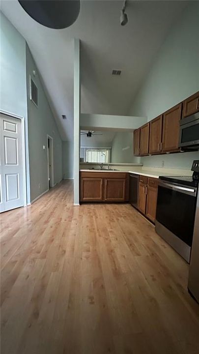 For Sale: $229,900 (2 beds, 2 baths, 971 Square Feet)