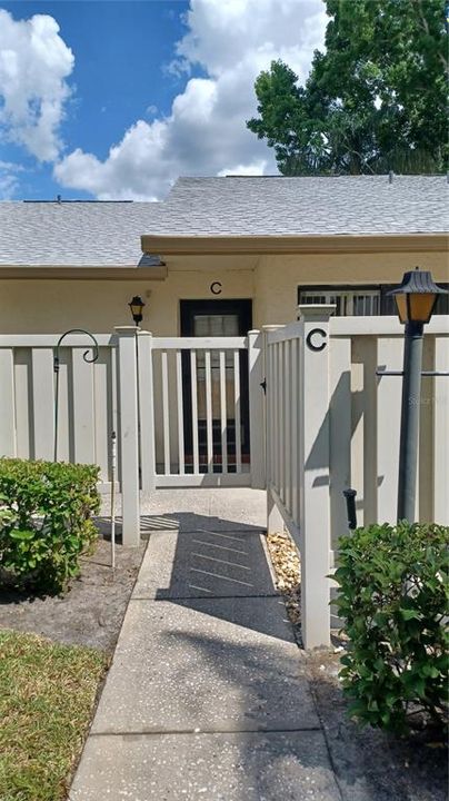 Active With Contract: $259,900 (2 beds, 2 baths, 1177 Square Feet)
