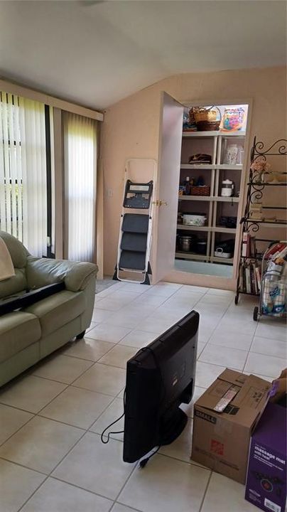 Vendido Recientemente: $259,900 (2 camas, 2 baños, 1177 Pies cuadrados)