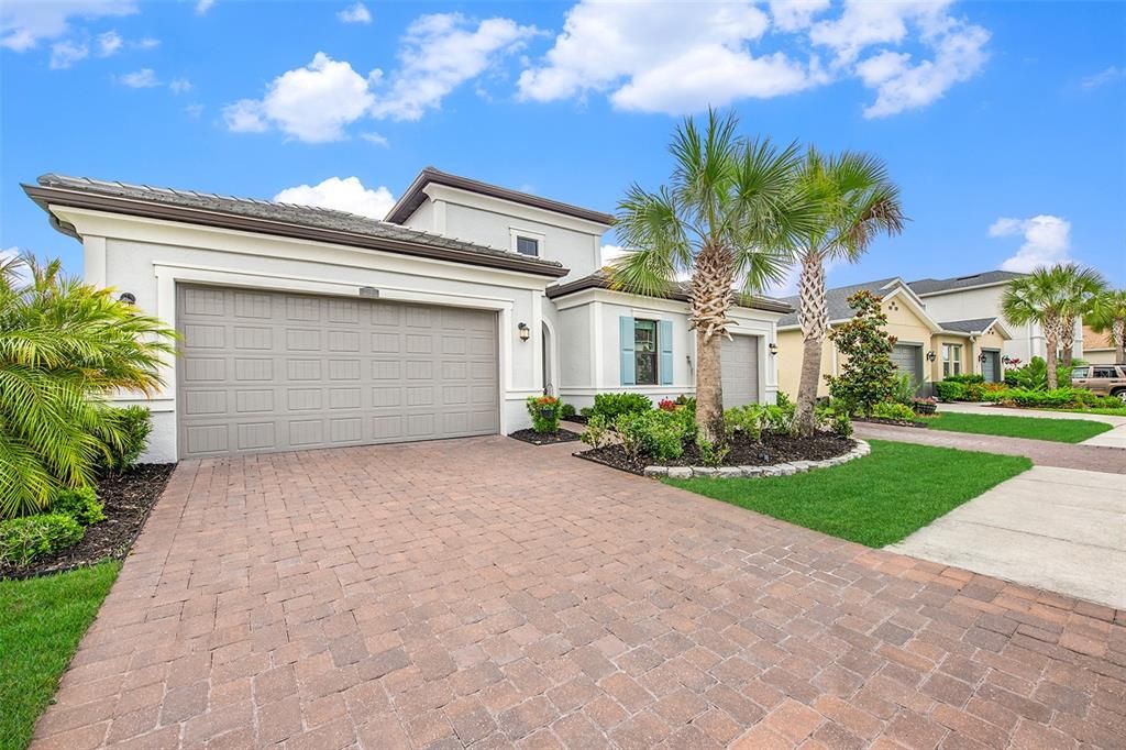 Active With Contract: $720,000 (4 beds, 3 baths, 2616 Square Feet)