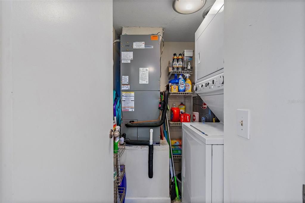 For Sale: $449,000 (2 beds, 2 baths, 945 Square Feet)