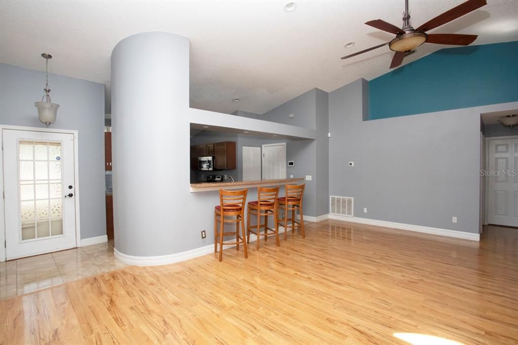 For Sale: $360,000 (3 beds, 2 baths, 1518 Square Feet)