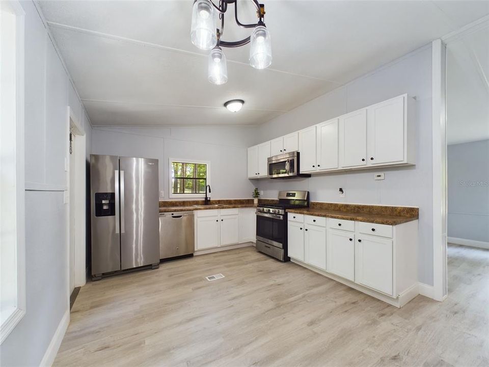 For Sale: $149,987 (3 beds, 1 baths, 736 Square Feet)