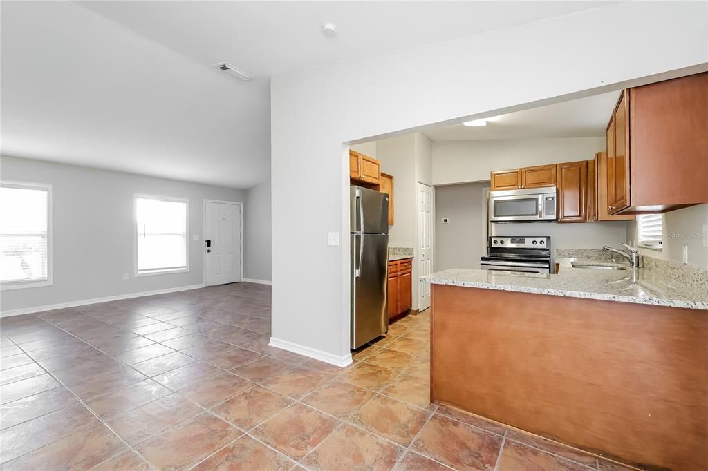 For Rent: $1,695 (3 beds, 2 baths, 1014 Square Feet)