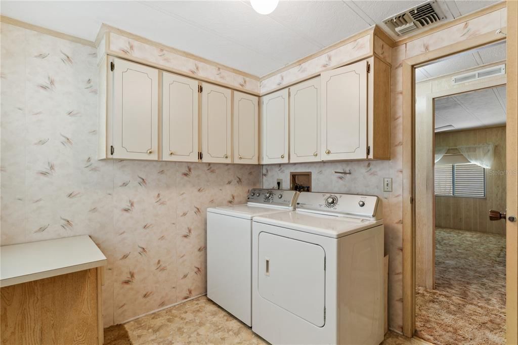 For Sale: $149,500 (2 beds, 2 baths, 1274 Square Feet)