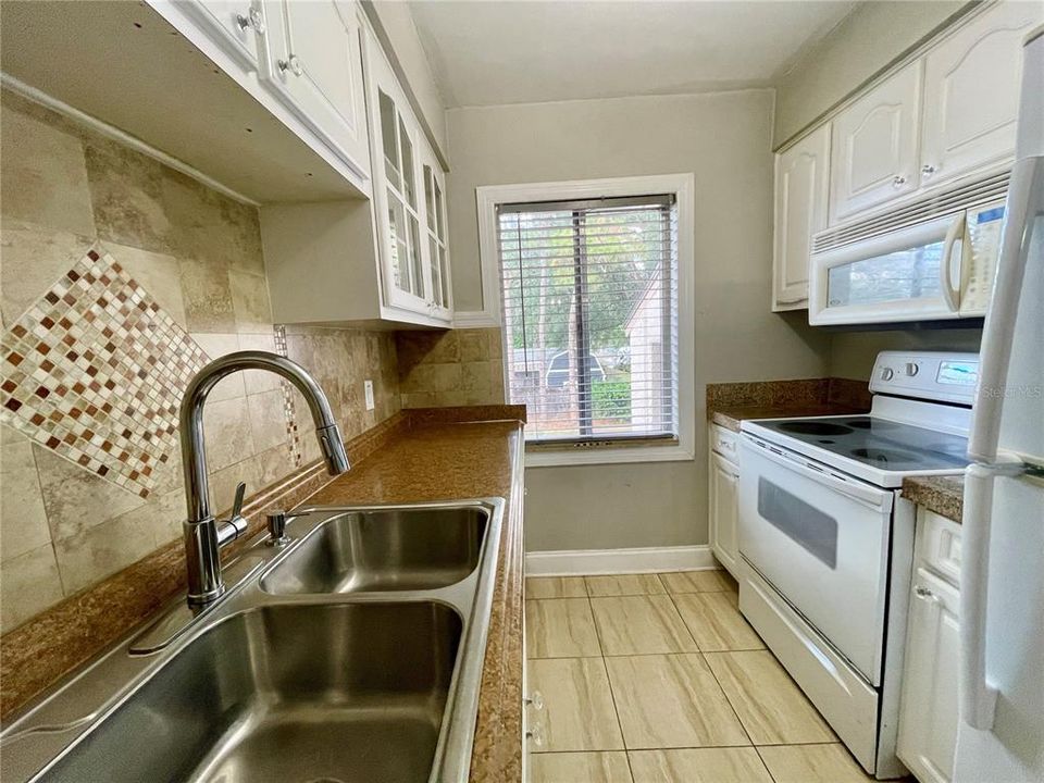 For Rent: $1,595 (2 beds, 1 baths, 1074 Square Feet)