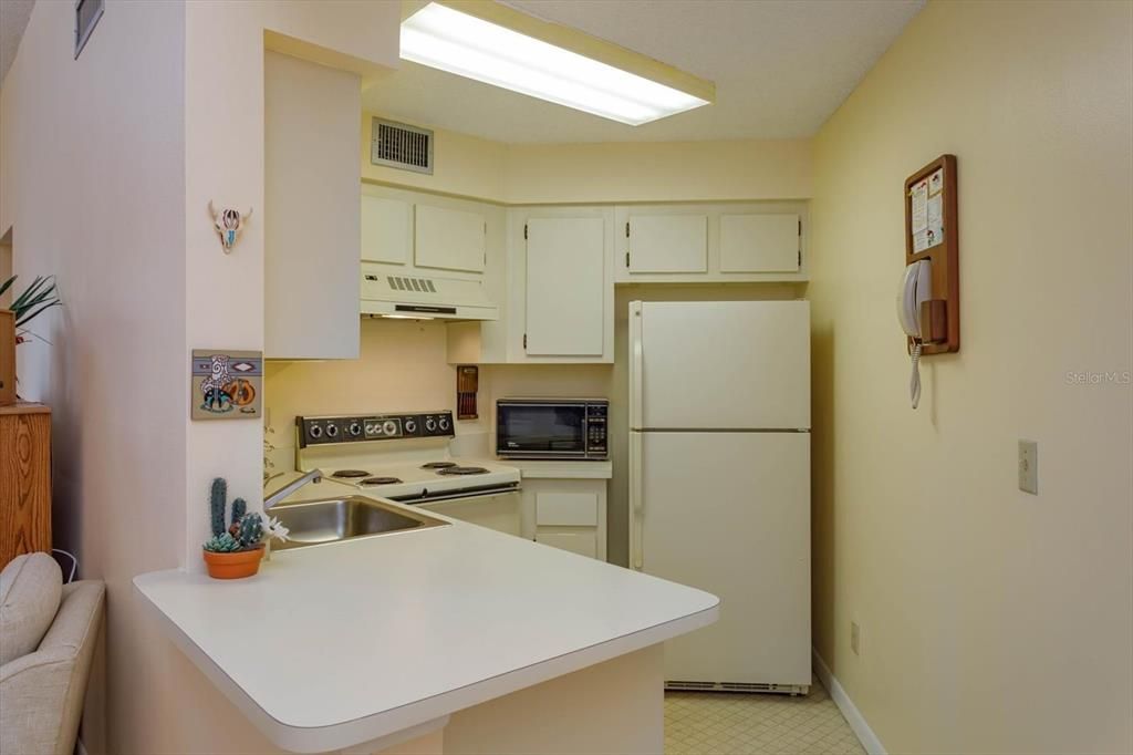 For Sale: $210,000 (2 beds, 2 baths, 820 Square Feet)
