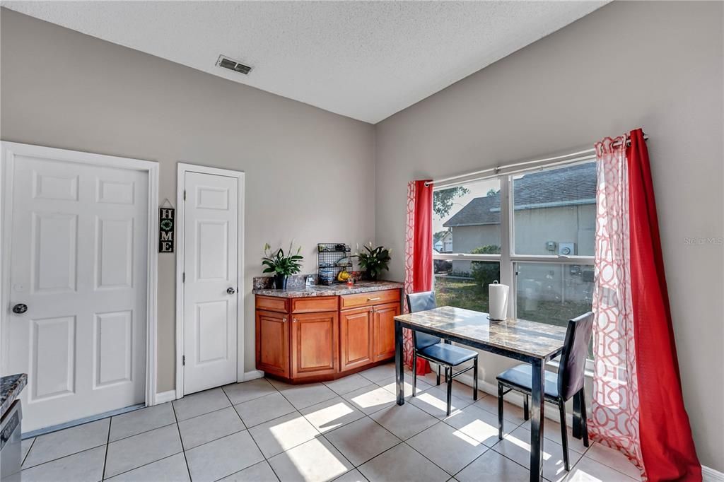 For Sale: $360,000 (3 beds, 2 baths, 1196 Square Feet)